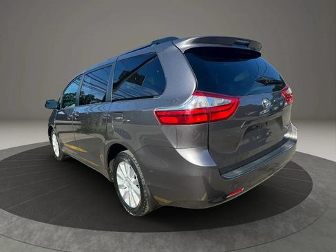 Used 2017 Toyota Sienna LE AWD/4WD image 7