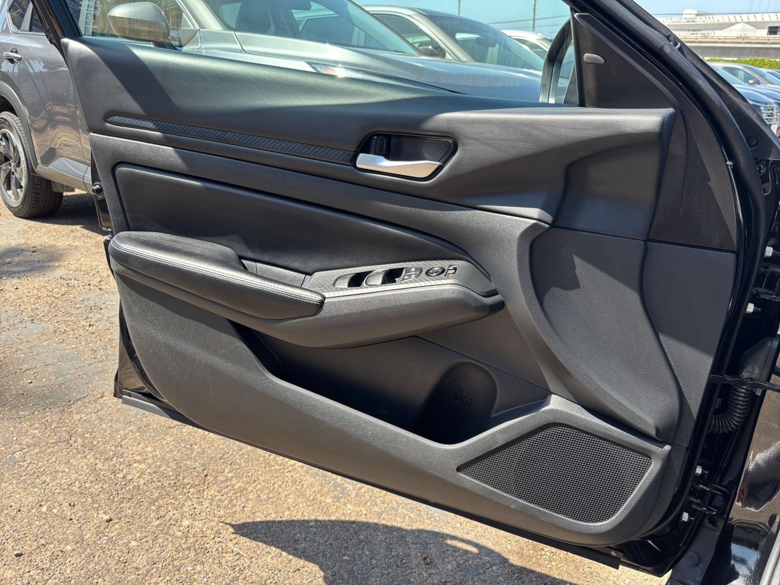Used 2025 Nissan Altima 2.5 SV FWD image 18