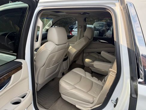 Used 2018 Cadillac Escalade Premium Luxury AWD/4WD image 6