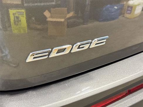 Certified 2018 Ford Edge SEL w/ Equipment Group 201A image 21