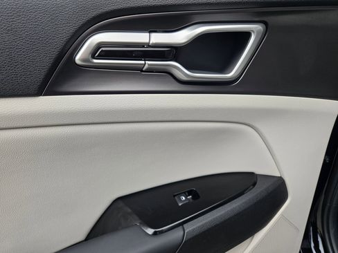 Used 2025 Kia Sportage EX w/ Premium Package image 27