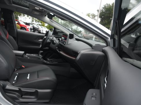 Used 2025 Toyota Prius Plug-In Hybrid FWD image 22
