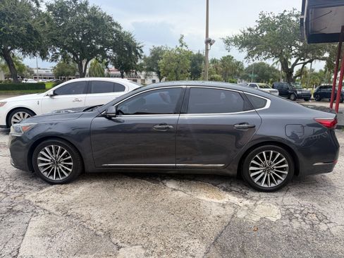 Used 2018 Kia Cadenza Premium FWD image 2