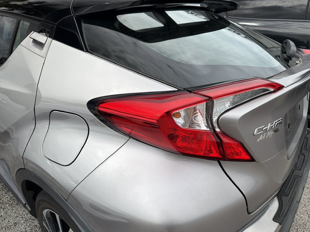 Used 2019 Toyota C-HR XLE FWD image 7