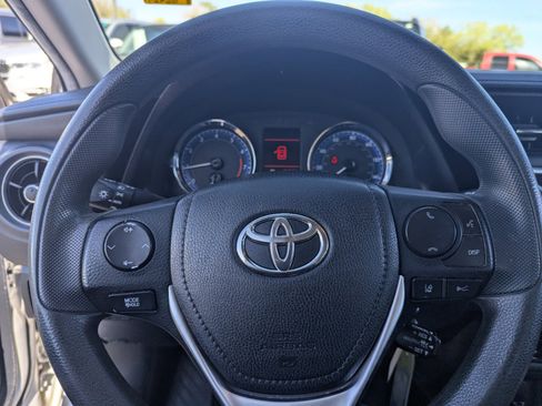 Used 2017 Toyota Corolla LE image 27