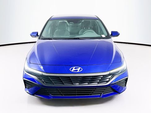 Used 2024 Hyundai Elantra SEL image 2