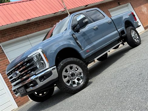 Used 2023 Ford F350 Lariat w/ Chrome Package AWD/4WD image 3