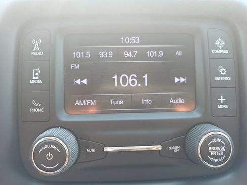 Used 2018 Jeep Compass Latitude FWD image 21