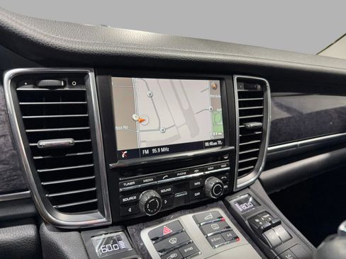Used 2014 Porsche Panamera S image 31