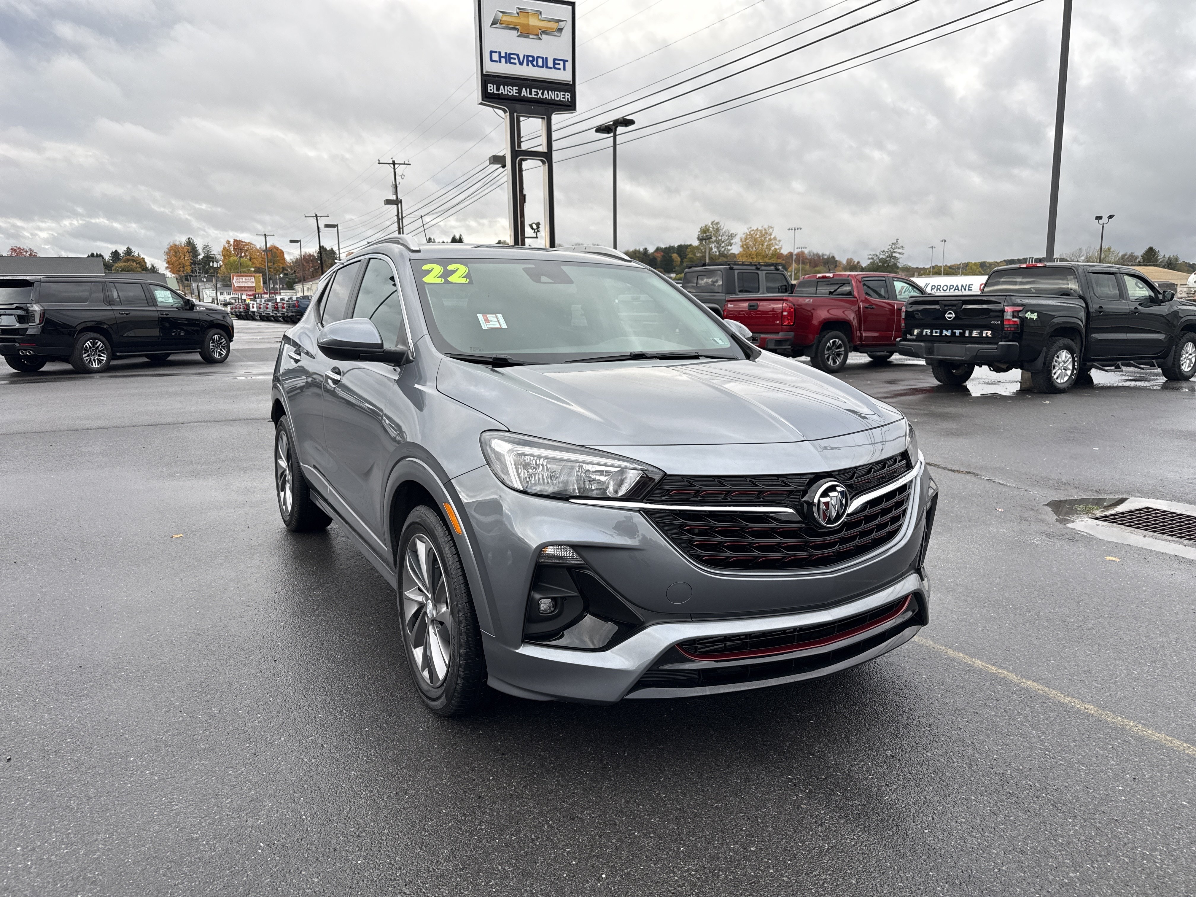 Used 2022 Buick Encore GX Select w/ Sport Touring Package FWD image 1