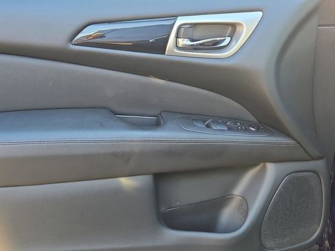 Certified 2020 Nissan Pathfinder S image 13