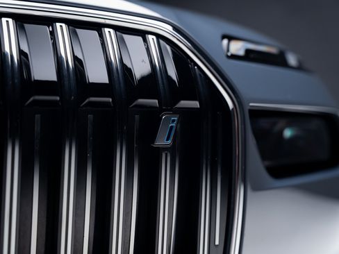 Used 2023 BMW i7 xDrive60 image 14