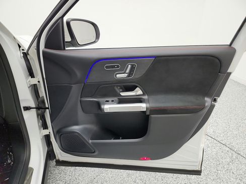Used 2022 Mercedes-Benz GLB 250 image 18
