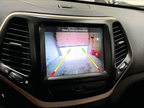 Used 2016 Jeep Cherokee Latitude w/ Comfort & Convenience Group image 14