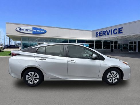 Used 2018 Toyota Prius Four w/ Advanced Technology Package FWD image 9