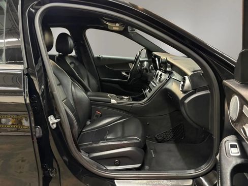 Used 2019 Mercedes-Benz C 300 4MATIC Sedan image 19
