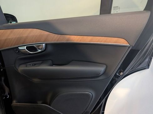 Used 2024 Volvo XC90 B6 Plus image 28