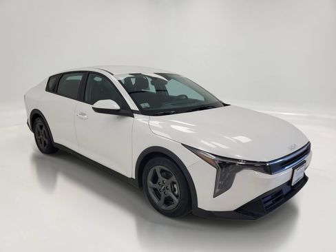 Used 2025 Kia K4 FWD image 3
