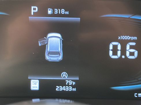 Used 2025 Kia Soul LX w/ LX Technology Package FWD image 15