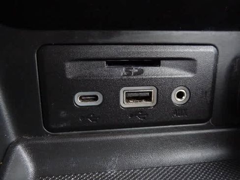 Used 2023 GMC Terrain SLT image 36