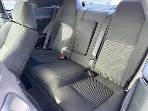 Used 2019 Dodge Challenger SXT image 29