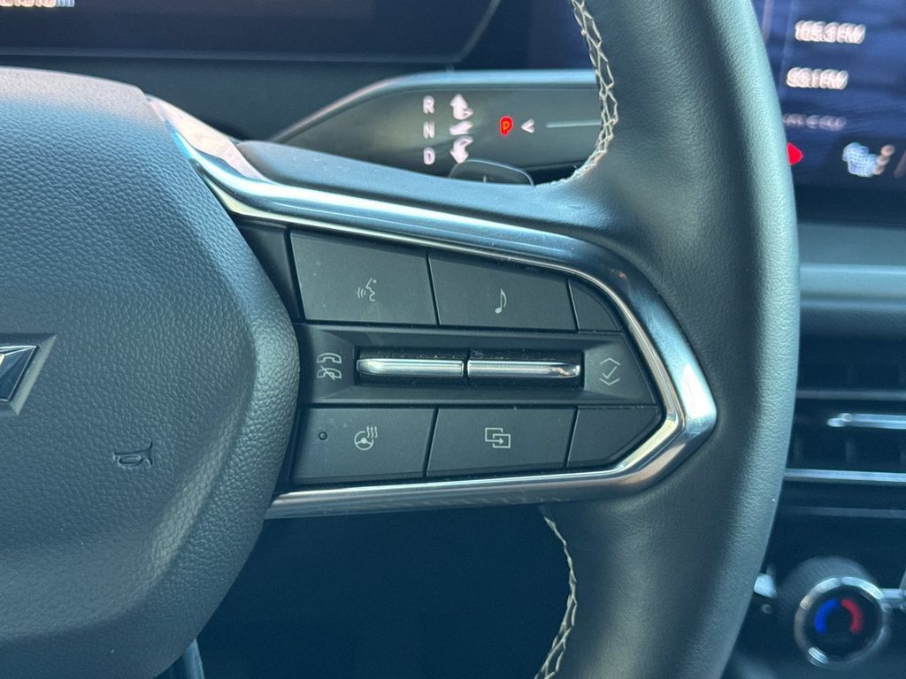 Used 2025 Chevrolet Traverse LT AWD/4WD image 28