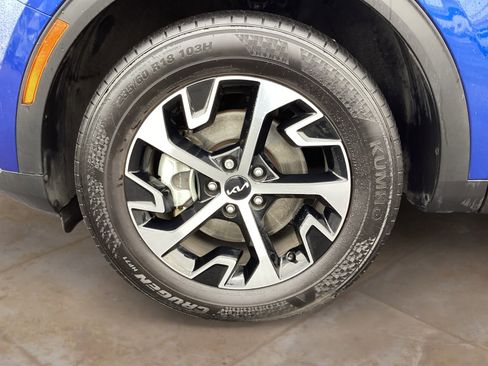 Used 2025 Kia Sportage EX image 32