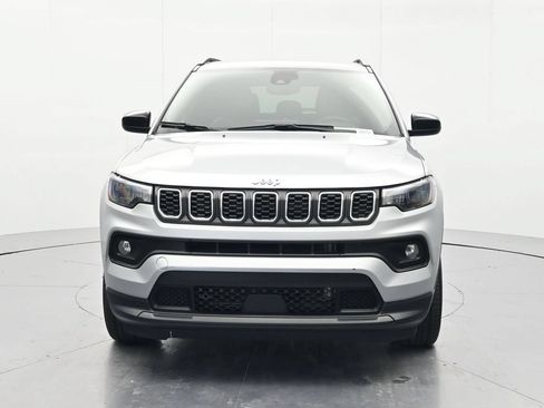 Used 2024 Jeep Compass Latitude AWD/4WD image 2