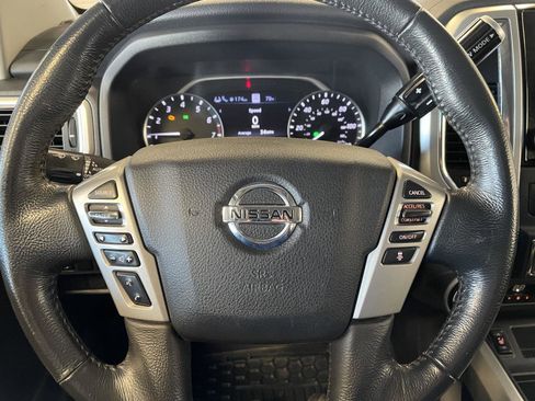 Used 2021 Nissan Titan SV w/ SV Convenience Package image 12