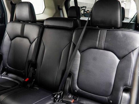 Used 2025 Honda Pilot EX-L image 39