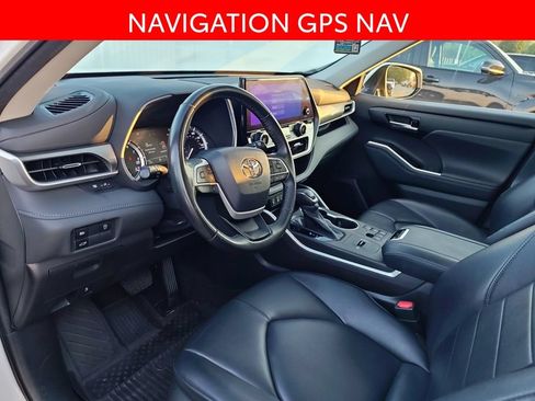 Used 2023 Toyota Highlander XLE FWD image 7