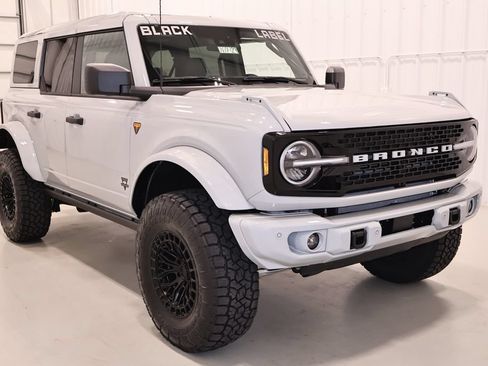 New 2026 Ford Bronco Badlands AWD/4WD image 3