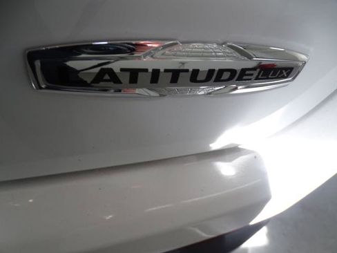 Used 2023 Jeep Compass Latitude AWD/4WD image 24