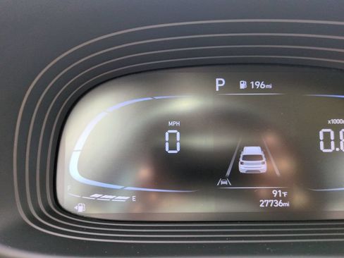Used 2024 Hyundai Venue Limited FWD image 21