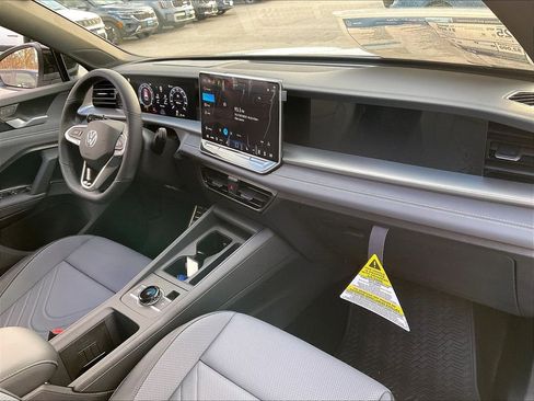 New 2026 Volkswagen Tiguan SE R-Line AWD/4WD image 9