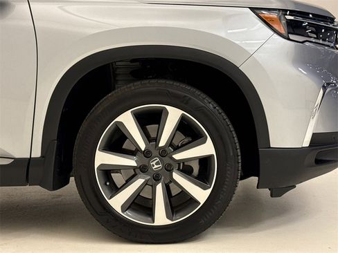 Used 2023 Honda Pilot Elite image 7