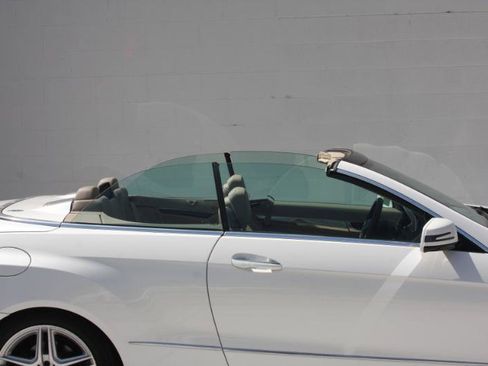 Used 2013 Mercedes-Benz E 550 Cabriolet image 36