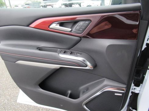 New 2026 Chevrolet Traverse RS FWD image 18