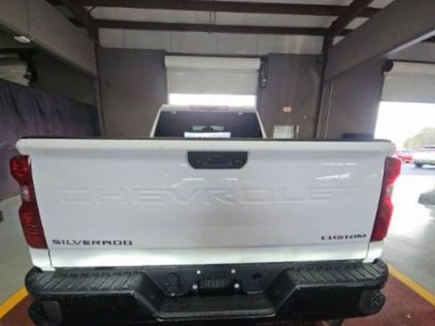 Used 2023 Chevrolet Silverado 2500 Custom w/ Custom Value Package image 9