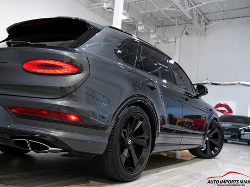 Used 2021 Bentley Bentayga image 35