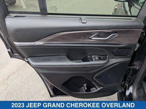 Used 2023 Jeep Grand Cherokee Overland w/ Luxury Tech Group IV AWD/4WD image 30