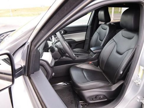 Used 2025 Jeep Compass Limited AWD/4WD image 8