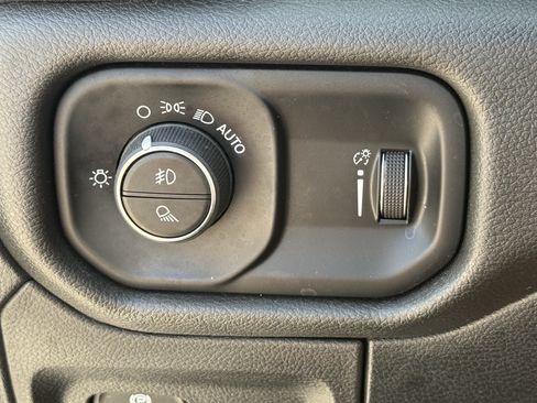 Used 2025 RAM 1500 Warlock AWD/4WD image 26
