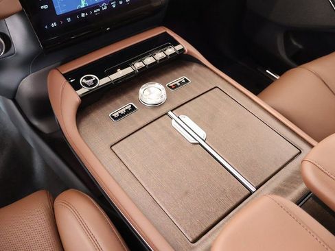 New 2025 Lincoln Navigator L Reserve AWD/4WD image 9