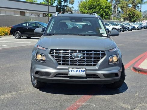 New 2025 Hyundai Venue SEL image 3