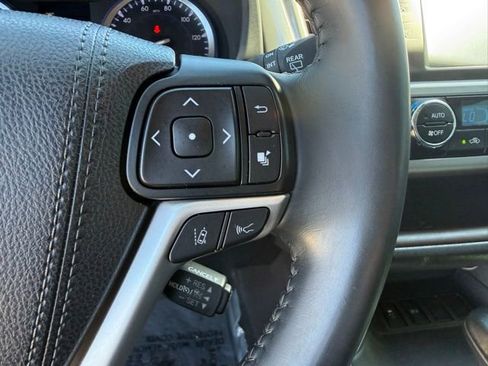 Used 2018 Toyota Highlander XLE image 19