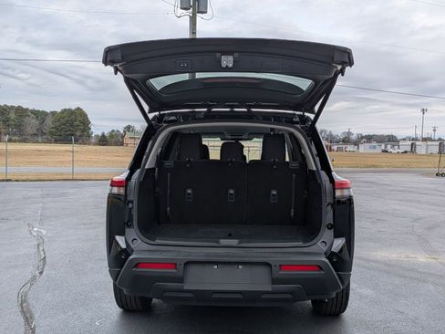 Certified 2025 Nissan Pathfinder SV image 28