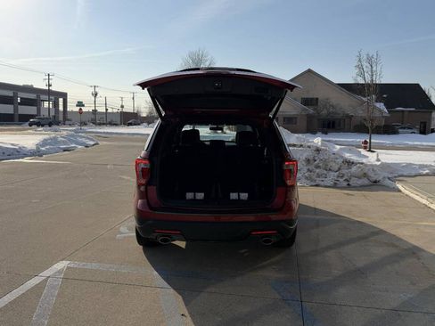 Used 2018 Ford Explorer XLT w/ Equipment Group 202A image 7