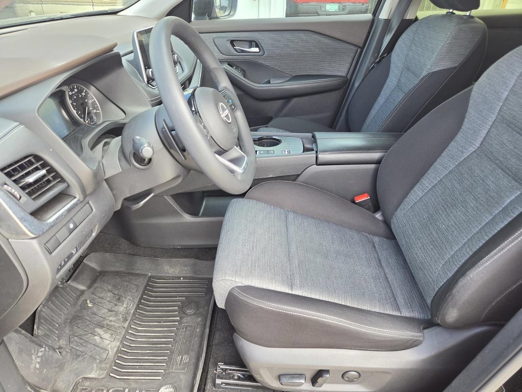 Used 2023 Nissan Rogue SV FWD image 25