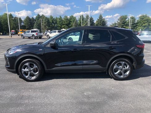 Used 2025 Ford Escape ST-Line w/ Cold Weather Package image 2